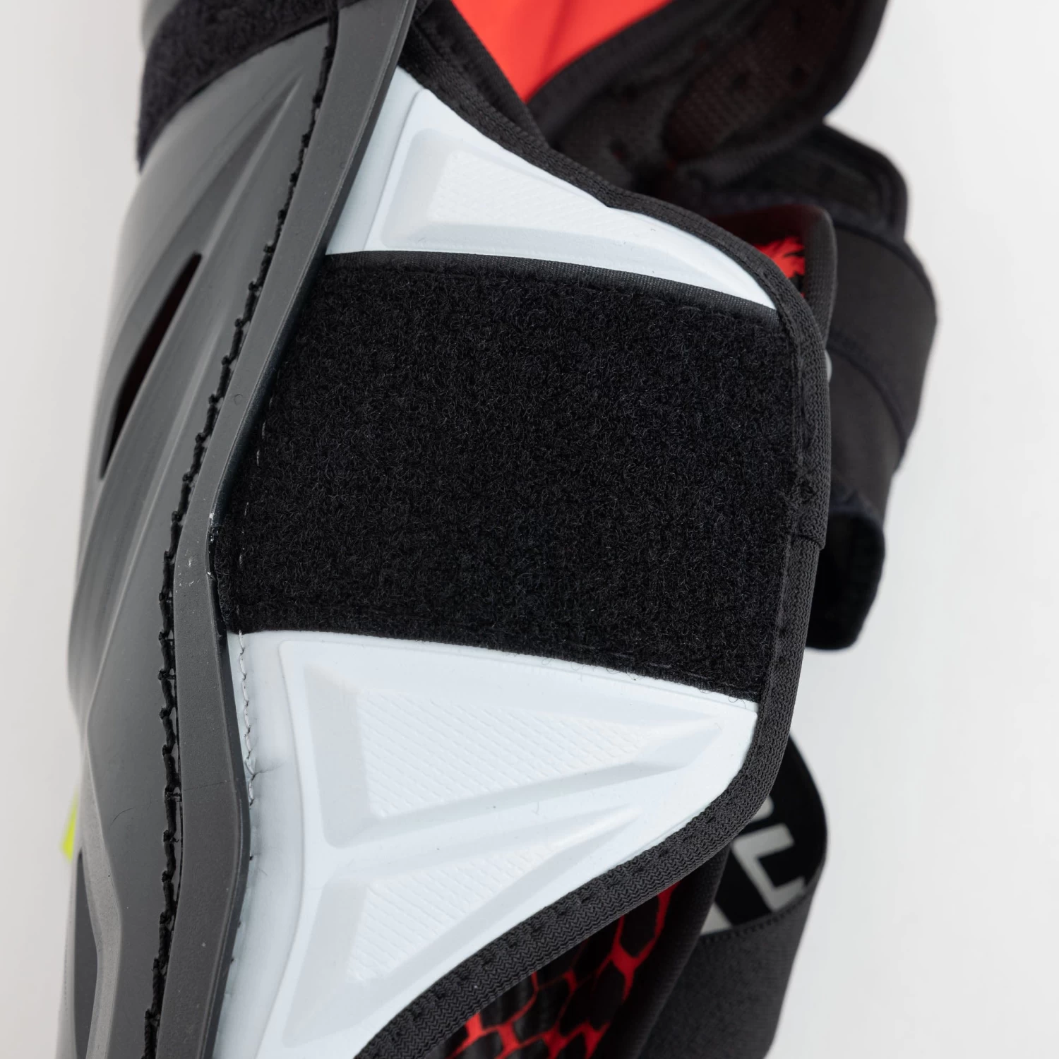 Bauer Vapor Hyperlite Senior Hockey Shin Guards 18 Bauer Vapor Hyperlite Senior Hockey Shin Guards - Image 18