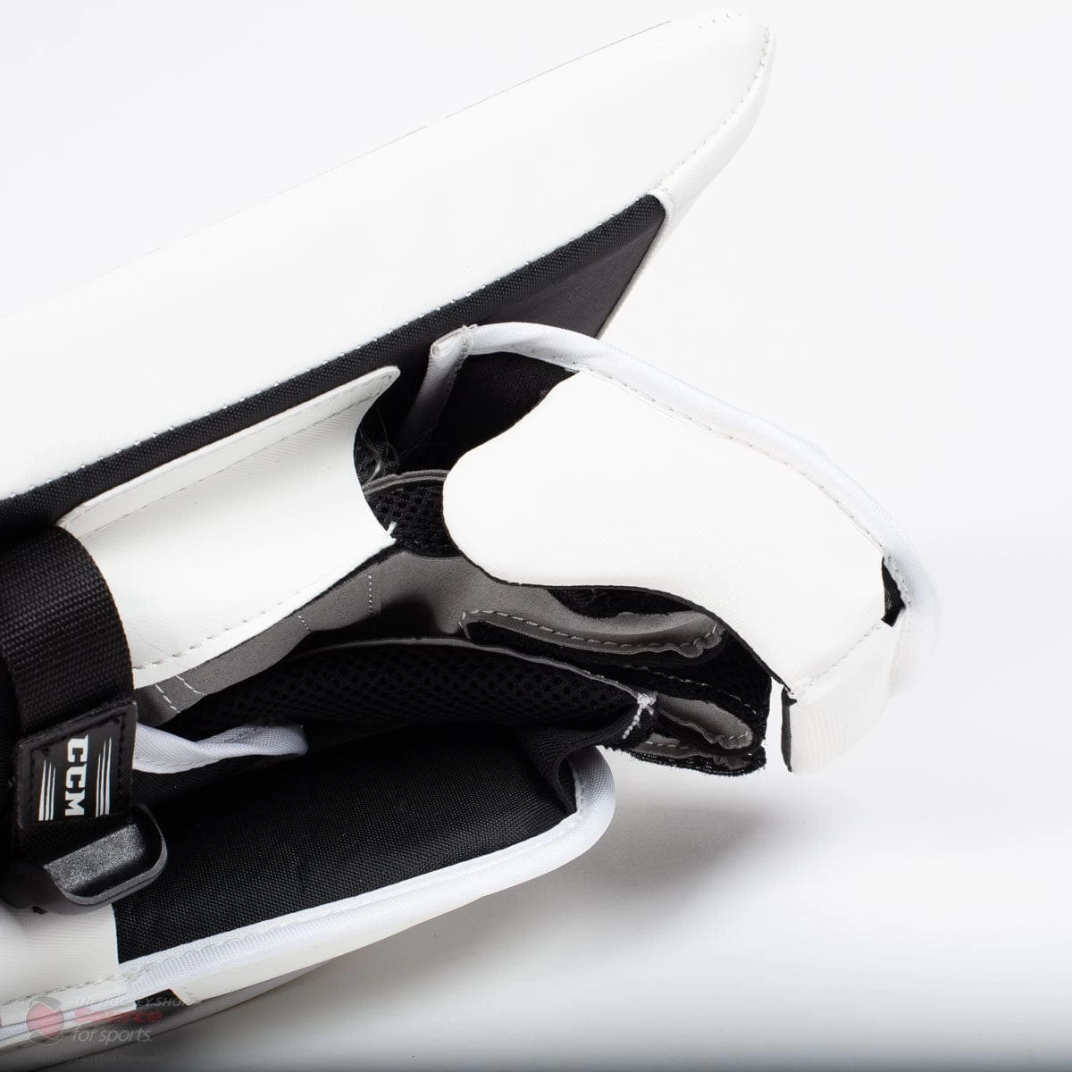 CCM Extreme Flex E4.5 Junior Goalie Blocker - Source Exclusive 5 CCM Extreme Flex E4.5 Junior Goalie Blocker - Source Exclusive - Image 5