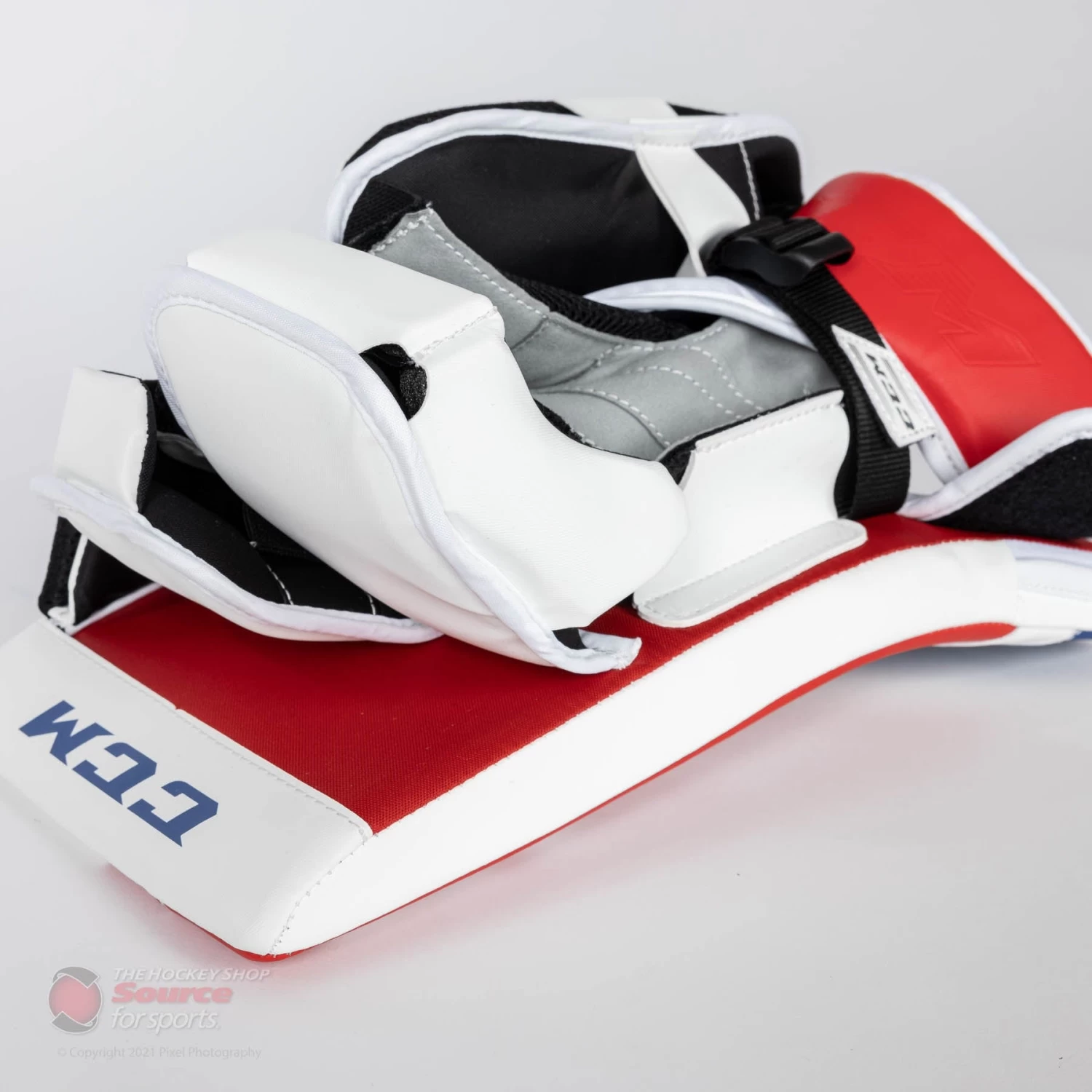 CCM Extreme Flex E5.5 Senior Goalie Blocker 7 CCM Extreme Flex E5.5 Senior Goalie Blocker - Image 7