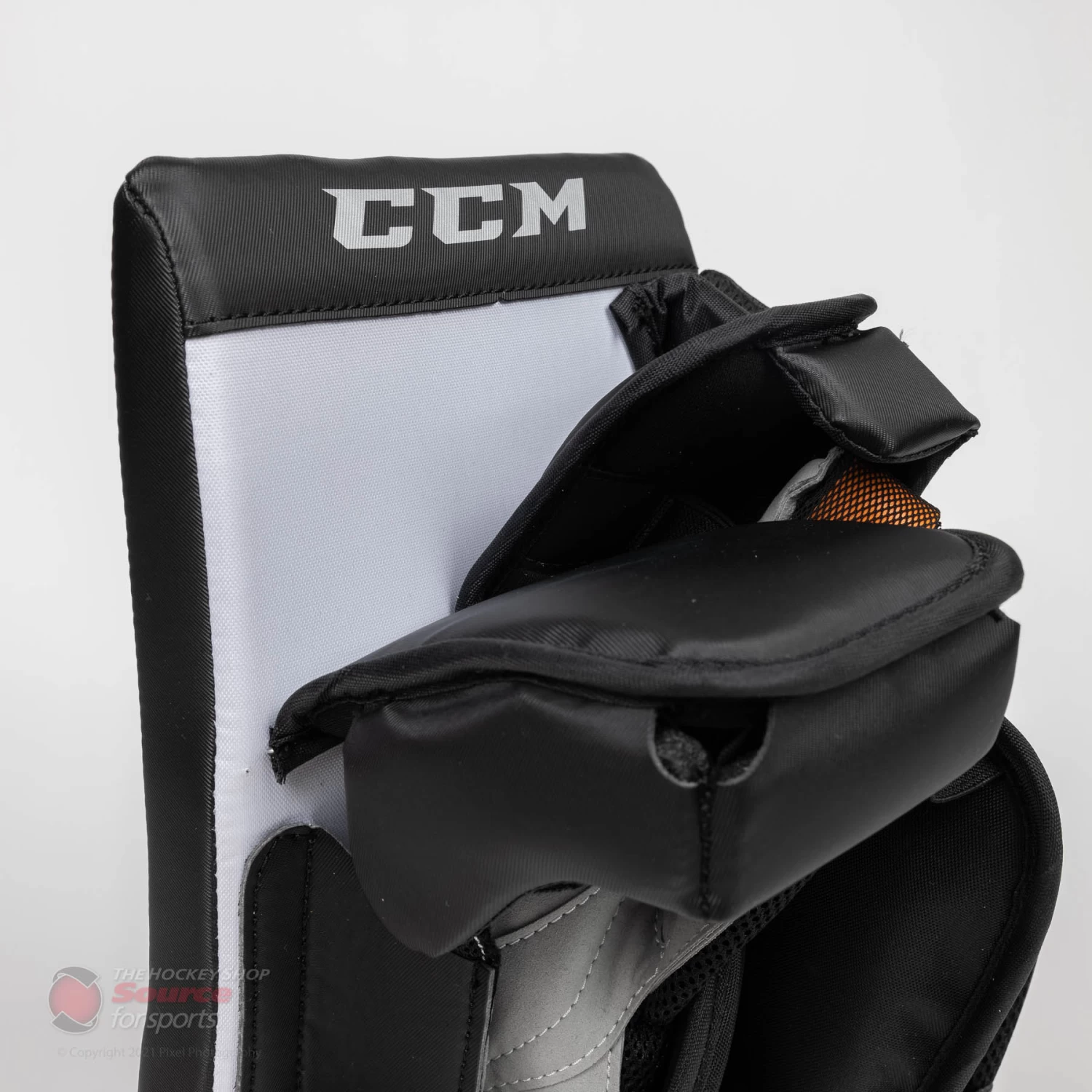 CCM Extreme Flex E5.5 Senior Goalie Blocker - Source Exclusive 4 CCM Extreme Flex E5.5 Senior Goalie Blocker - Source Exclusive - Image 4