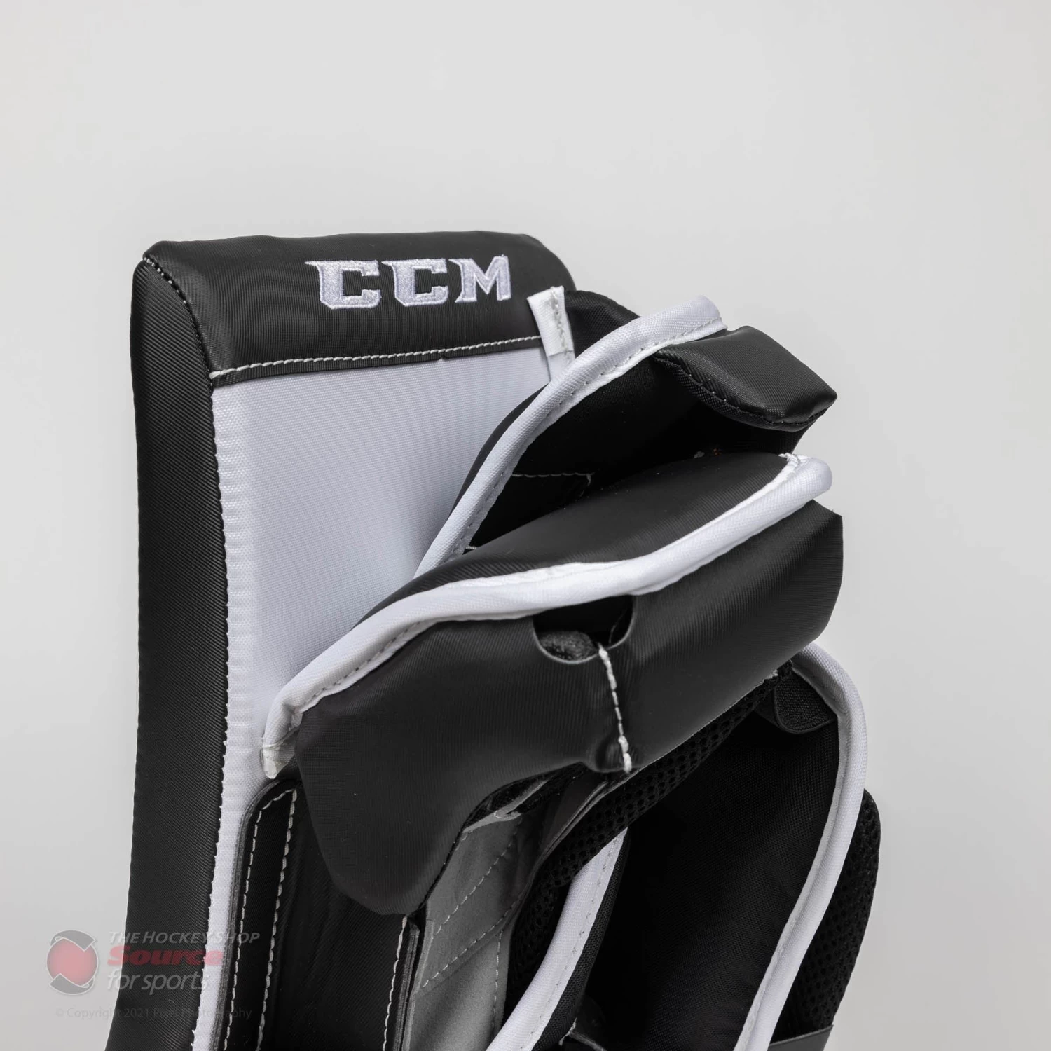 CCM Extreme Flex E5.9 Intermediate Goalie Blocker - Source Exclusive 4 CCM Extreme Flex E5.9 Intermediate Goalie Blocker - Source Exclusive - Image 4