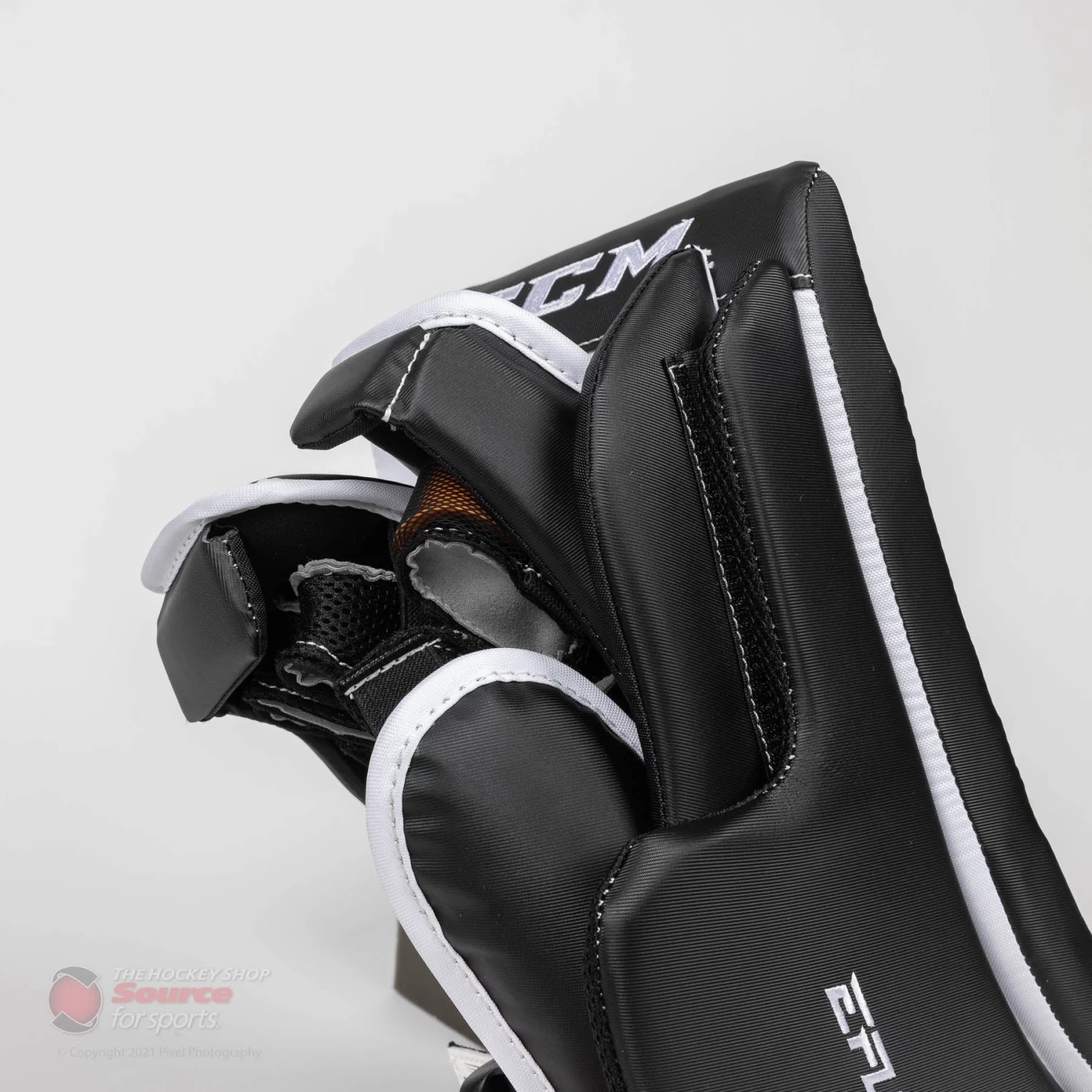 CCM Extreme Flex E5.9 Intermediate Goalie Blocker - Source Exclusive 5 CCM Extreme Flex E5.9 Intermediate Goalie Blocker - Source Exclusive - Image 5