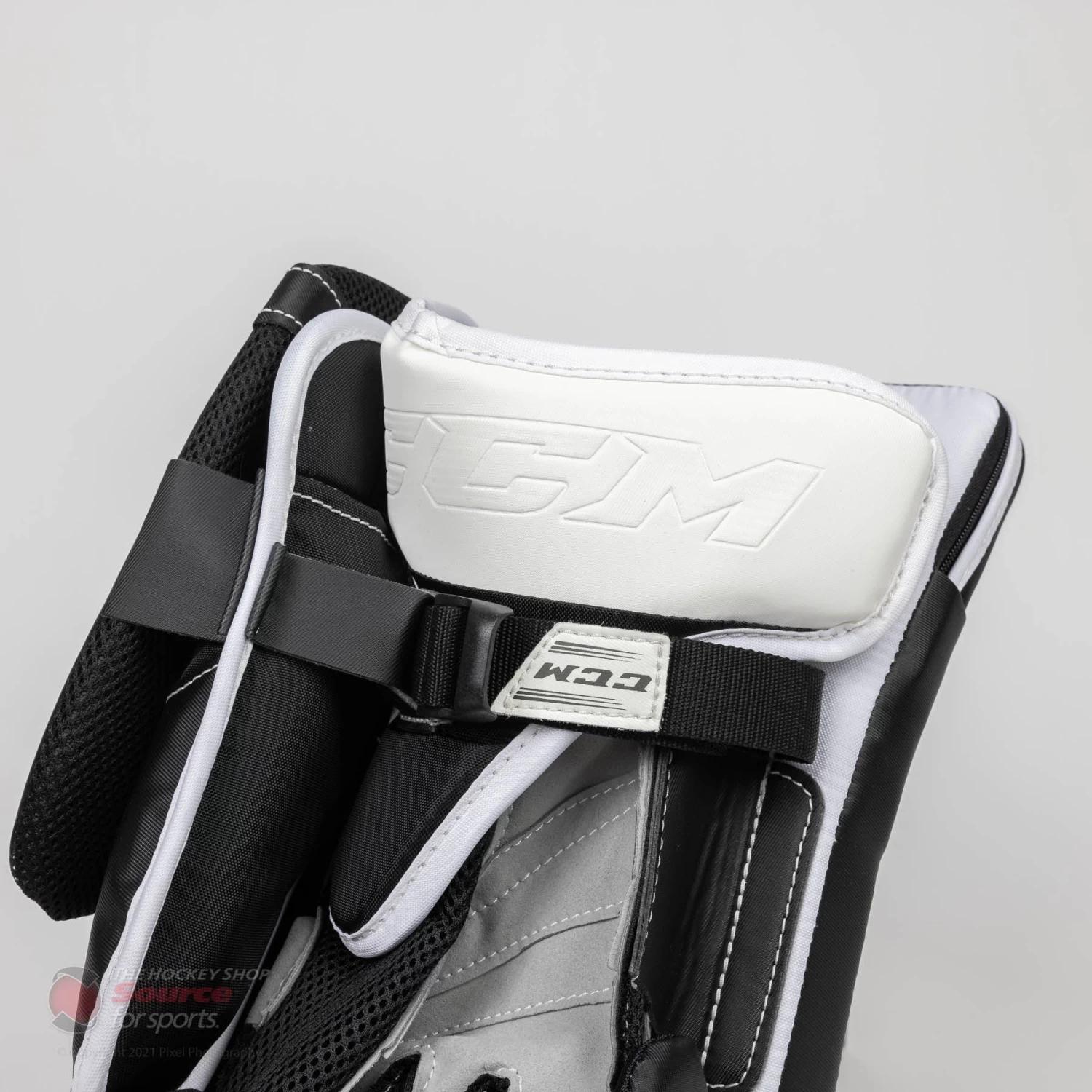 CCM Extreme Flex E5.9 Intermediate Goalie Blocker - Source Exclusive 7 CCM Extreme Flex E5.9 Intermediate Goalie Blocker - Source Exclusive - Image 7