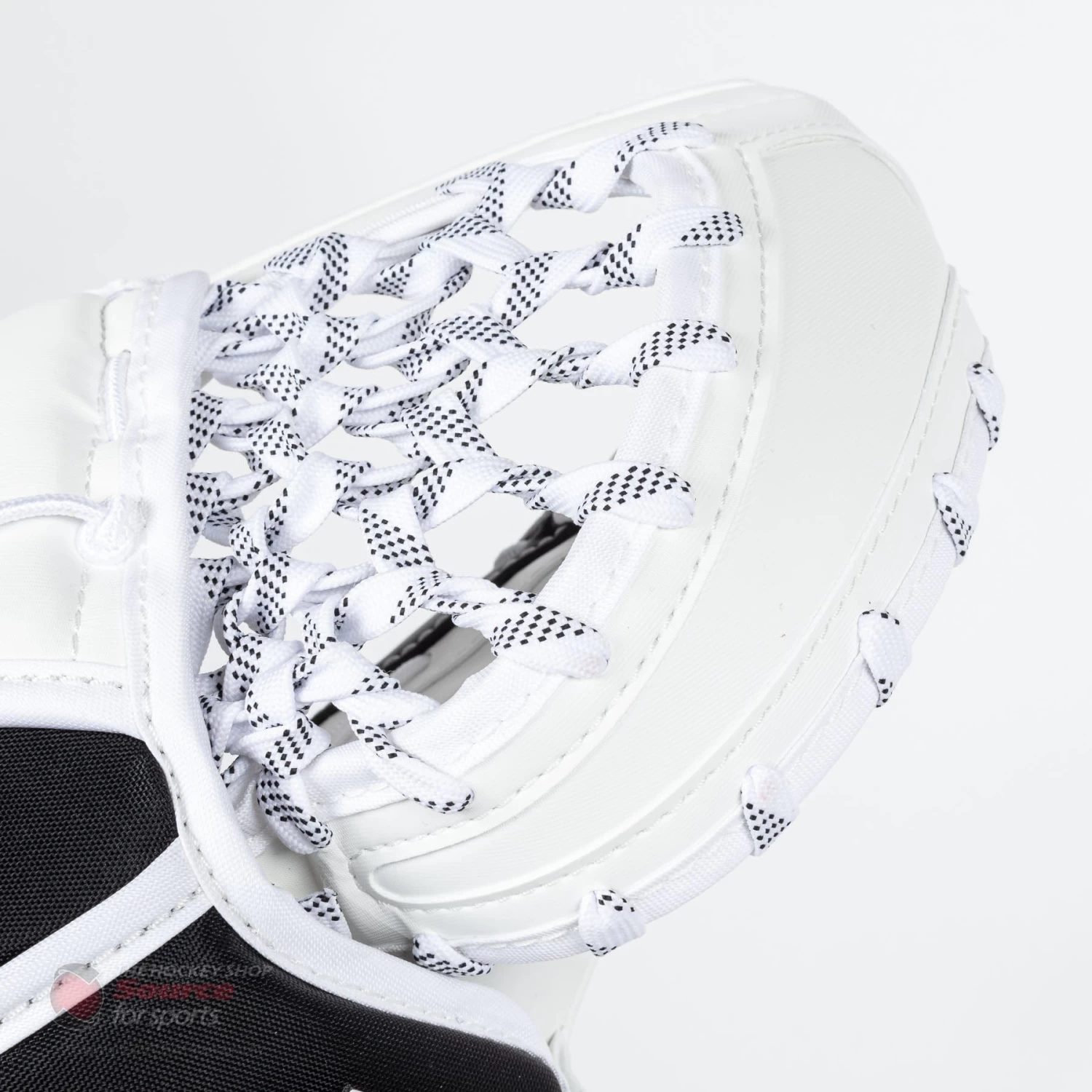 CCM Axis A1.5 Junior Goalie Catcher - Source Exclusive 3 CCM Axis A1.5 Junior Goalie Catcher - Source Exclusive - Image 3