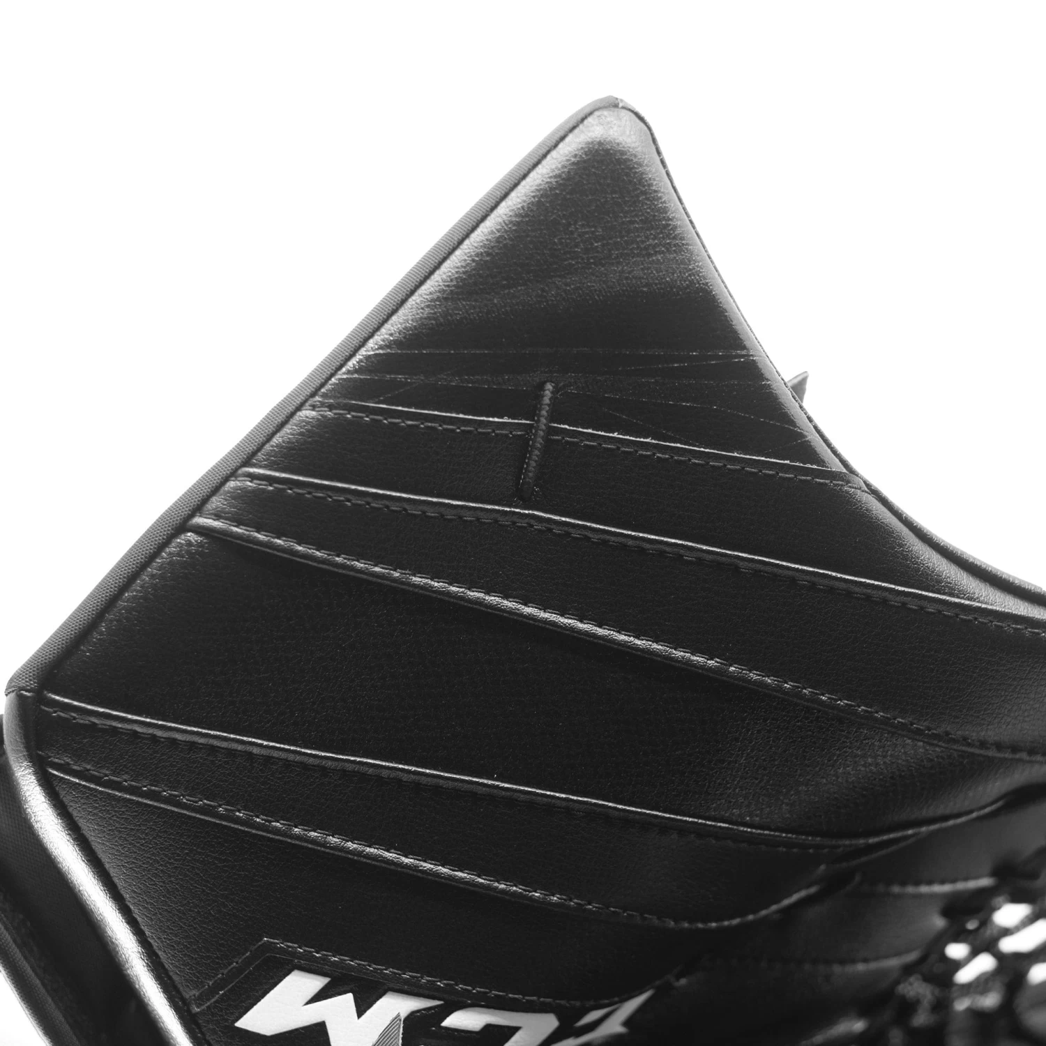 CCM Extreme Flex 5 Senior Goalie Catcher - 580 Break Angle 2 CCM Extreme Flex 5 Senior Goalie Catcher - 580 Break Angle - Image 2