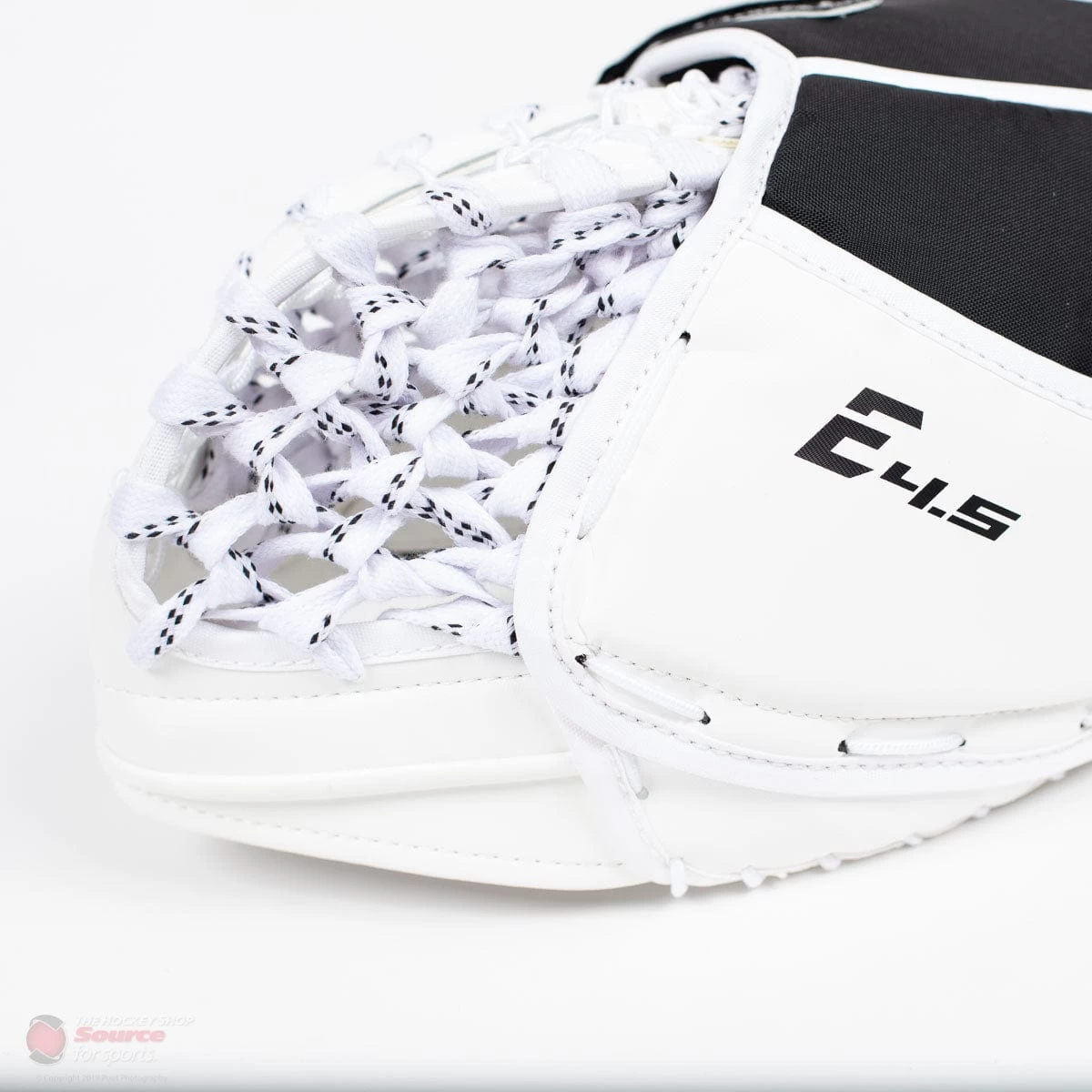 CCM Extreme Flex E4.5 Junior Goalie Catcher - Source Exclusive 4 CCM Extreme Flex E4.5 Junior Goalie Catcher - Source Exclusive - Image 4