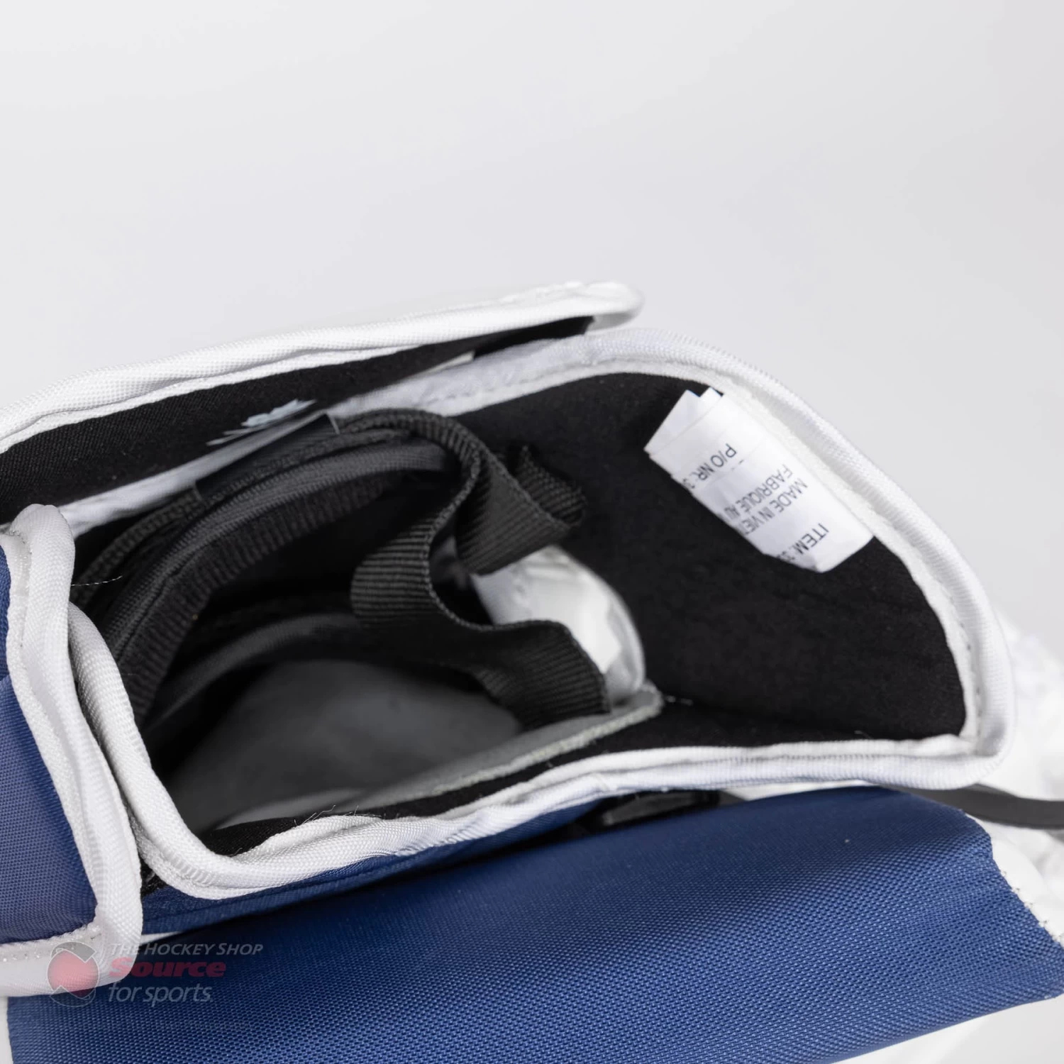 CCM Extreme Flex E5.5 Junior Goalie Catcher 11 CCM Extreme Flex E5.5 Junior Goalie Catcher - Image 11