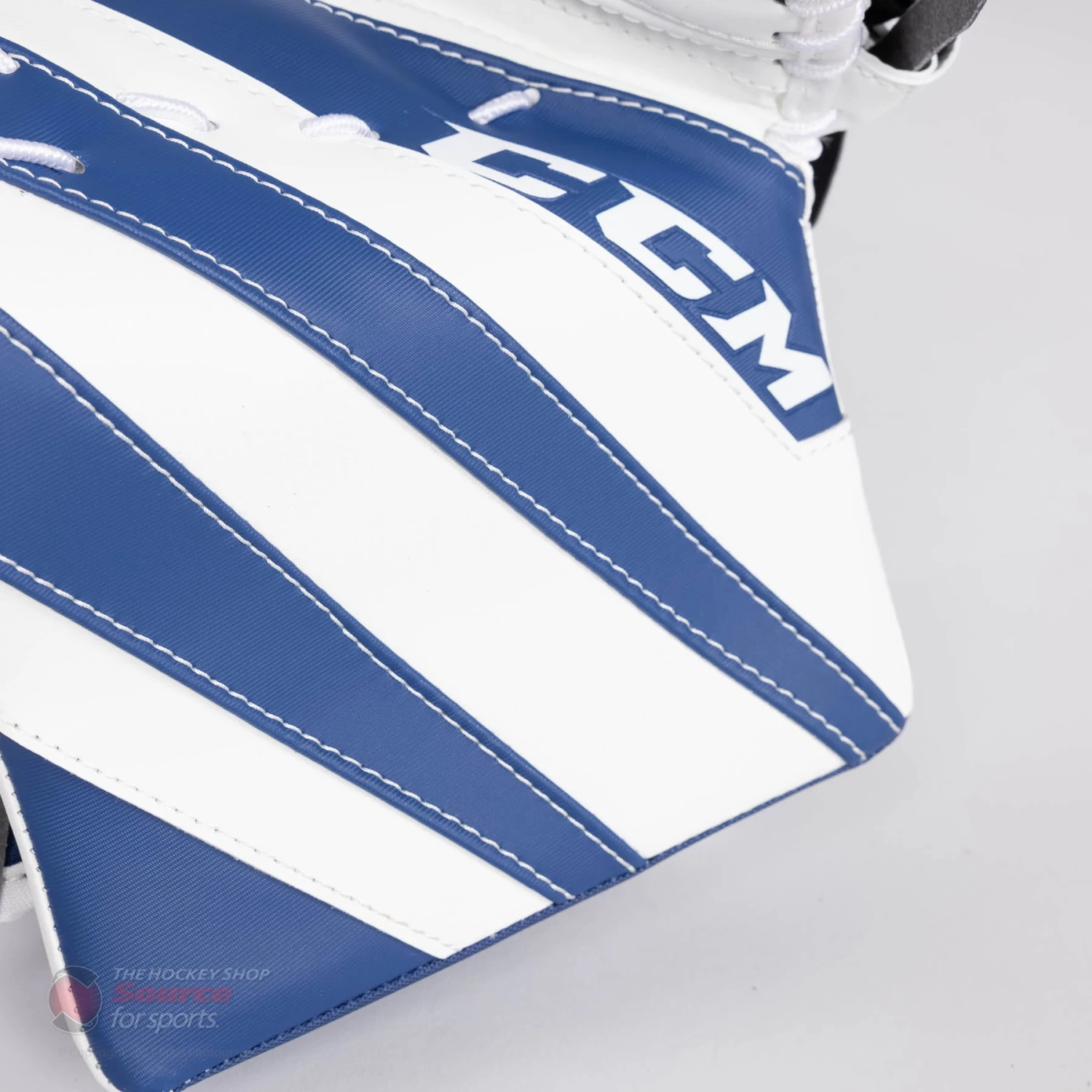 CCM Extreme Flex E5.5 Junior Goalie Catcher 7 CCM Extreme Flex E5.5 Junior Goalie Catcher - Image 7