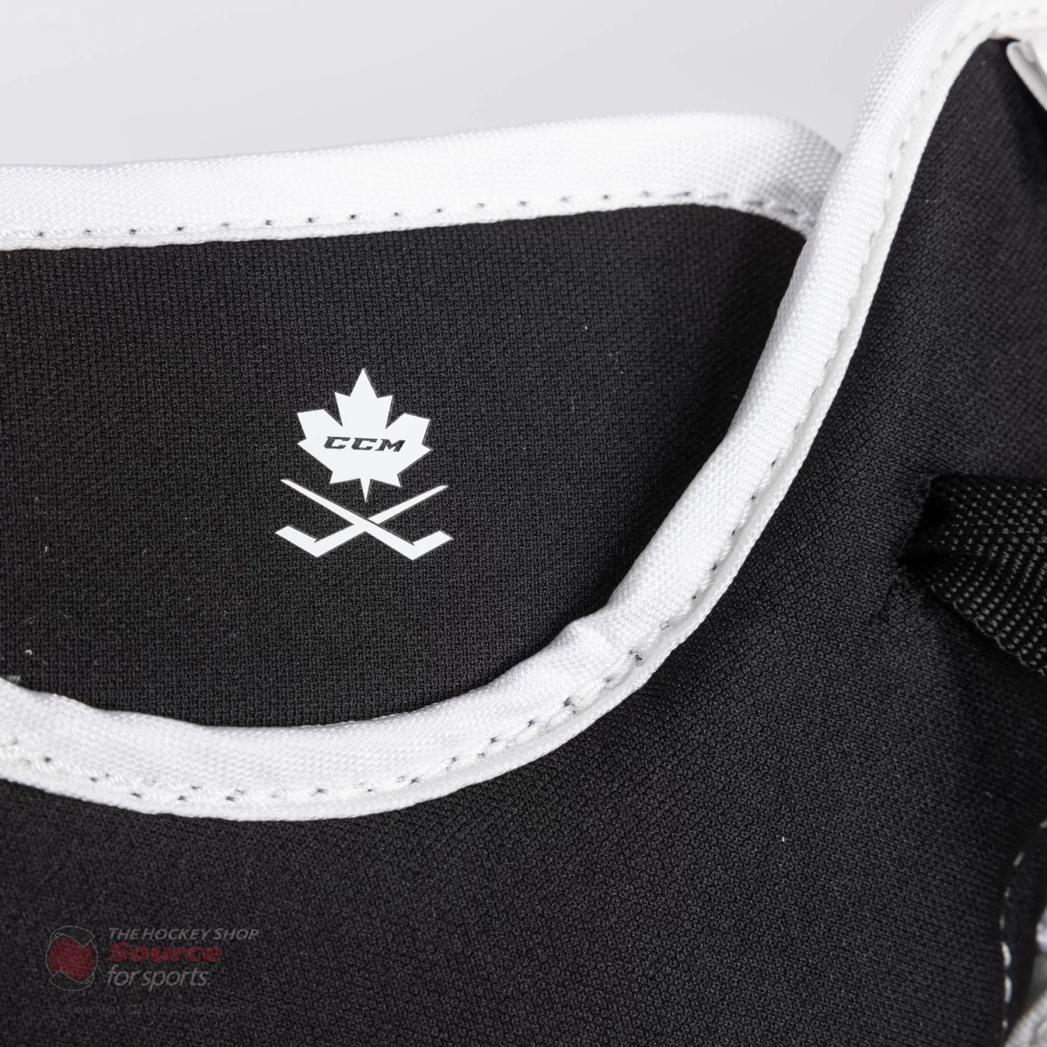 CCM Extreme Flex E5.5 Junior Goalie Catcher 12 CCM Extreme Flex E5.5 Junior Goalie Catcher - Image 12