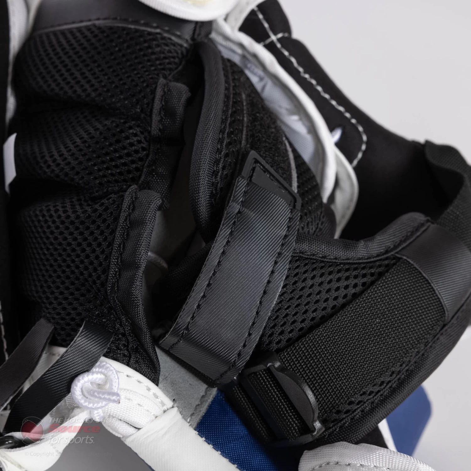 CCM Extreme Flex E5.5 Junior Goalie Catcher 13 CCM Extreme Flex E5.5 Junior Goalie Catcher - Image 13