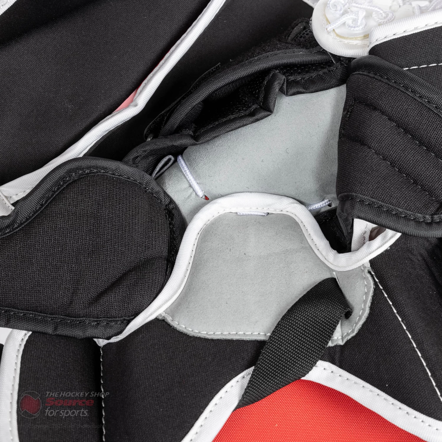 CCM Extreme Flex E5.5 Senior Goalie Catcher 14 CCM Extreme Flex E5.5 Senior Goalie Catcher - Image 14