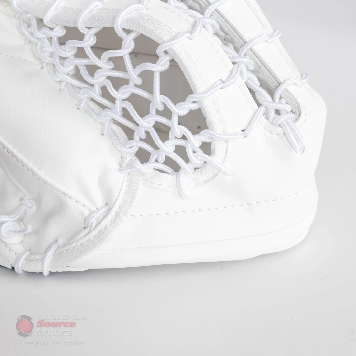 CCM Extreme Flex E5.5 Senior Goalie Catcher 10 CCM Extreme Flex E5.5 Senior Goalie Catcher - Image 10