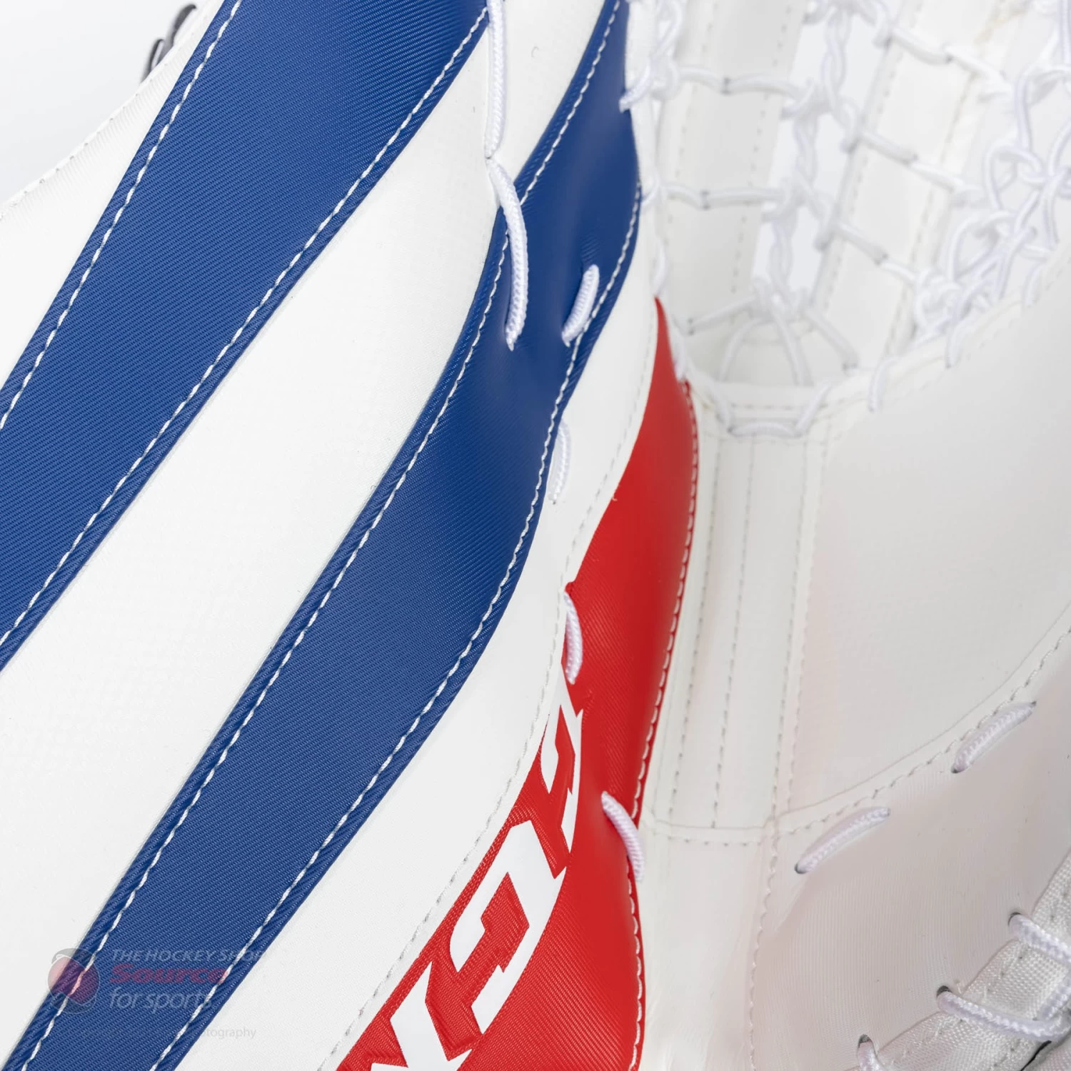 CCM Extreme Flex E5.5 Senior Goalie Catcher 5 CCM Extreme Flex E5.5 Senior Goalie Catcher - Image 5