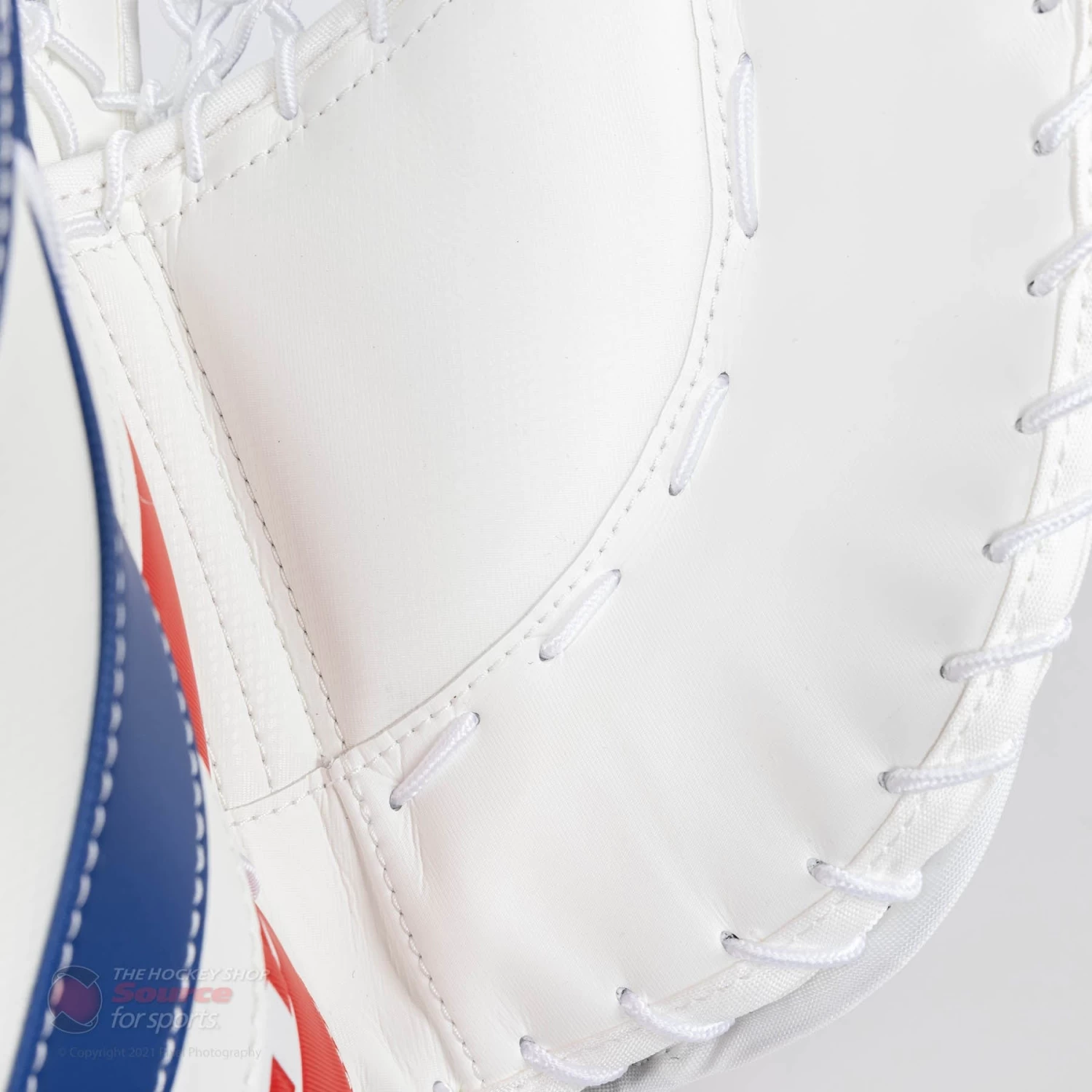 CCM Extreme Flex E5.5 Senior Goalie Catcher 4 CCM Extreme Flex E5.5 Senior Goalie Catcher - Image 4