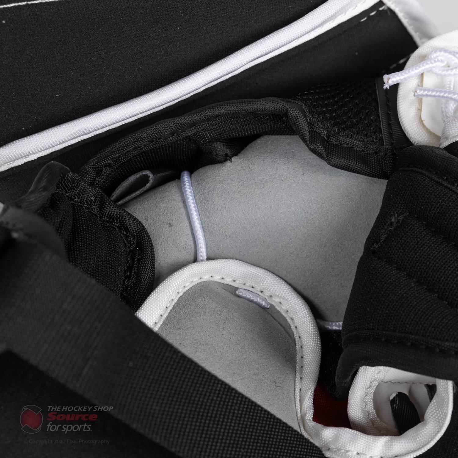 CCM Extreme Flex E5.5 Youth Goalie Catcher 11 CCM Extreme Flex E5.5 Youth Goalie Catcher - Image 11