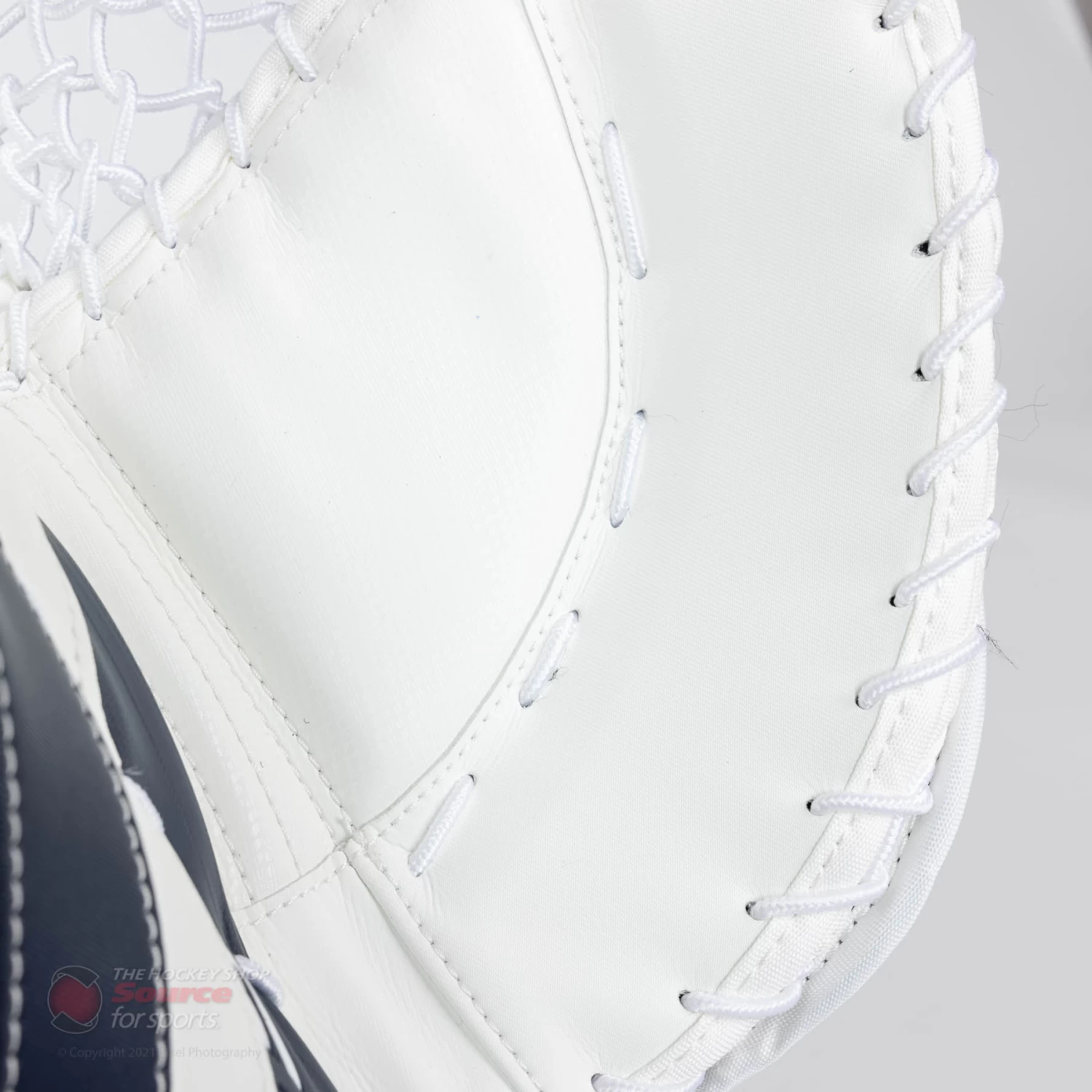 CCM Extreme Flex E5.9 Intermediate Goalie Catcher 6 CCM Extreme Flex E5.9 Intermediate Goalie Catcher - Image 6