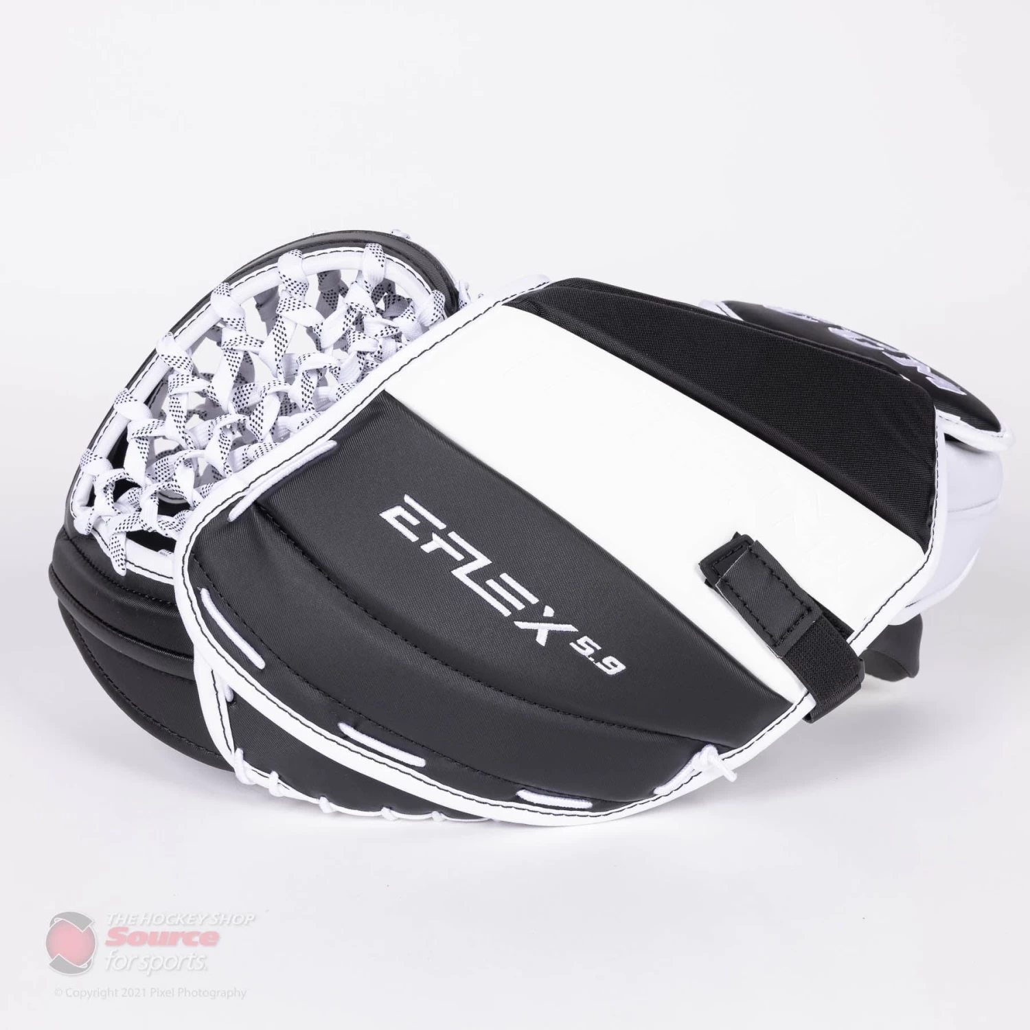 CCM Extreme Flex E5.9 Intermediate Goalie Catcher - Source Exclusive 6 CCM Extreme Flex E5.9 Intermediate Goalie Catcher - Source Exclusive - Image 6