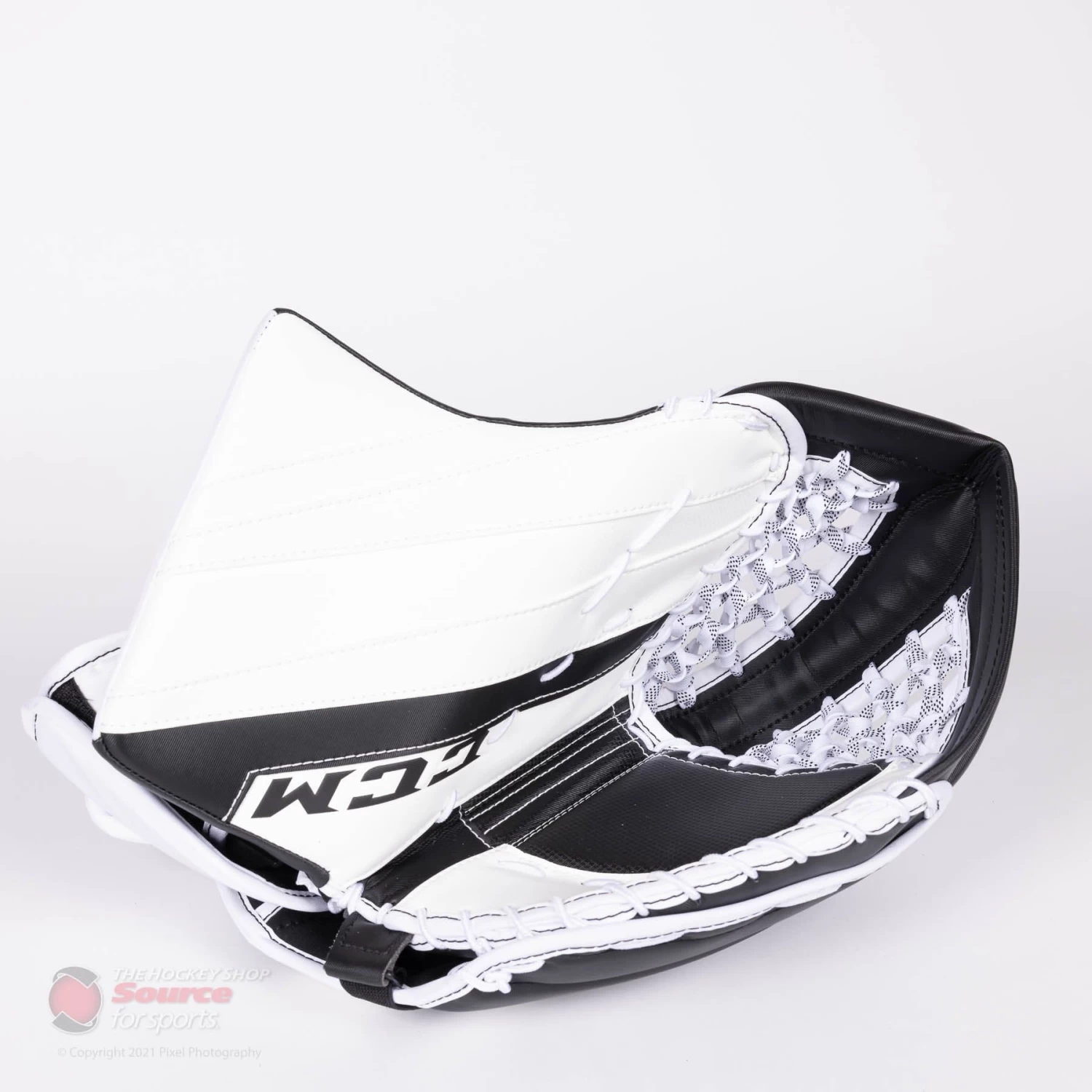 CCM Extreme Flex E5.9 Intermediate Goalie Catcher - Source Exclusive 2 CCM Extreme Flex E5.9 Intermediate Goalie Catcher - Source Exclusive - Image 2