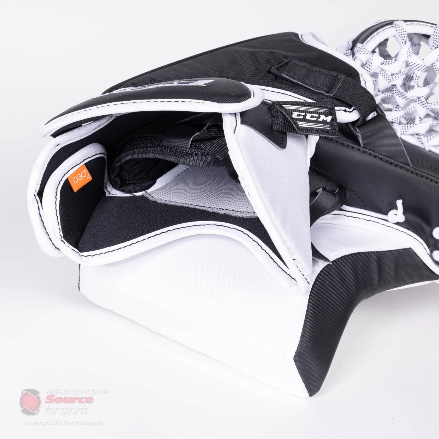 CCM Extreme Flex E5.9 Intermediate Goalie Catcher - Source Exclusive 8 CCM Extreme Flex E5.9 Intermediate Goalie Catcher - Source Exclusive - Image 8