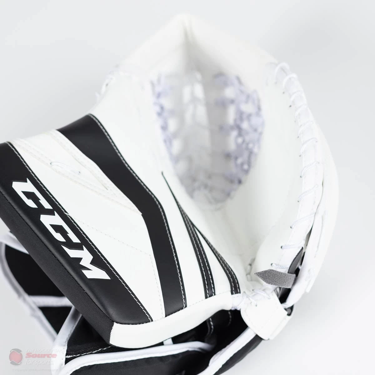 CCM Premier P2.5 Senior Goalie Catcher - Source Exclusive 2 CCM Premier P2.5 Senior Goalie Catcher - Source Exclusive - Image 2