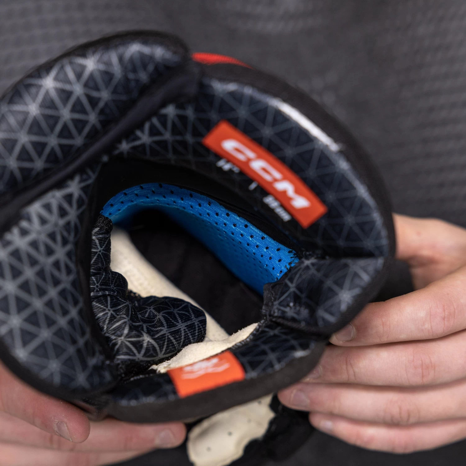 CCM Jetspeed FT6 Pro Senior Hockey Gloves 15 CCM Jetspeed FT6 Pro Senior Hockey Gloves - Image 15