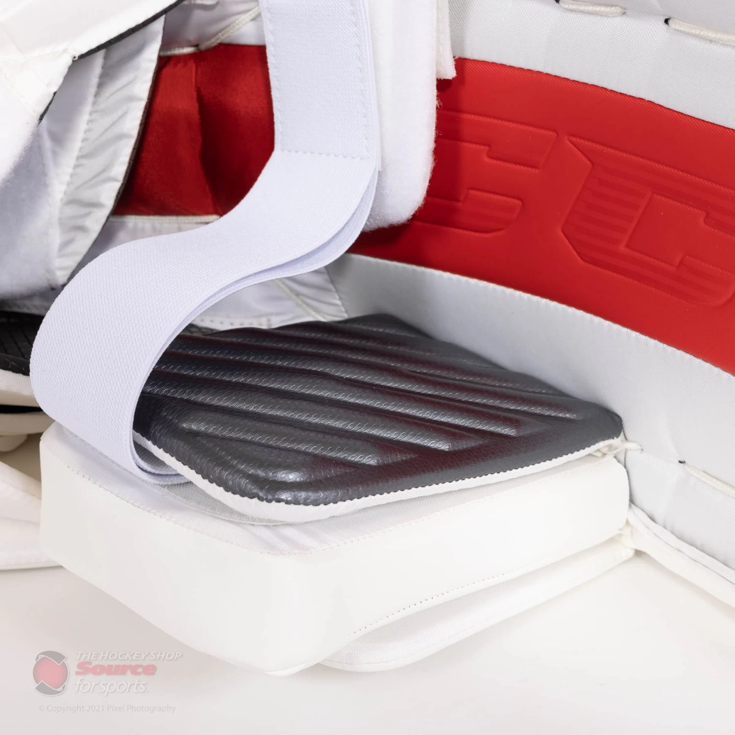 CCM Extreme Flex 5 Senior Goalie Leg Pads 11 CCM Extreme Flex 5 Senior Goalie Leg Pads - Image 11