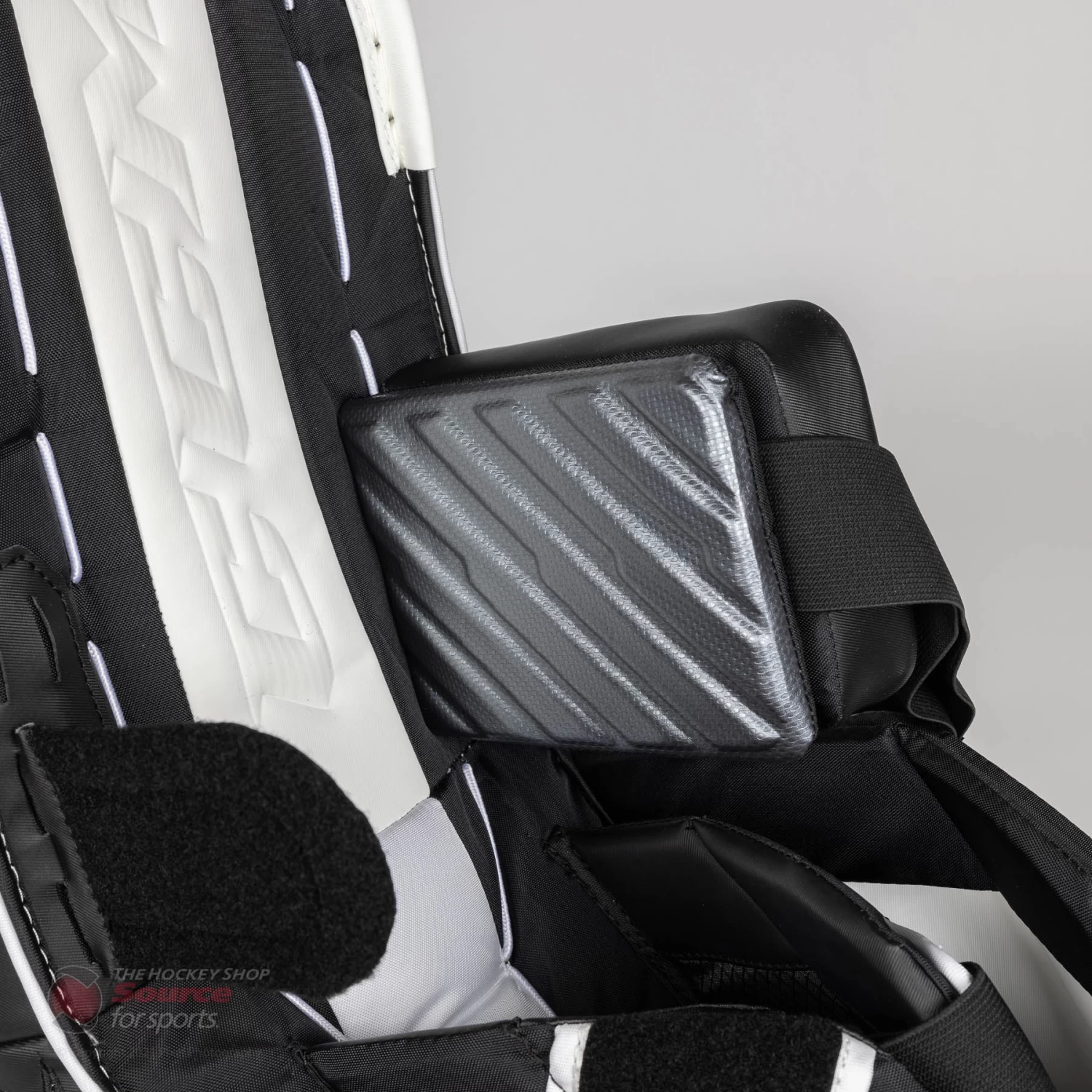 CCM Extreme Flex E5.9 Intermediate Goalie Leg Pads - Source Exclusive 9 CCM Extreme Flex E5.9 Intermediate Goalie Leg Pads - Source Exclusive - Image 9