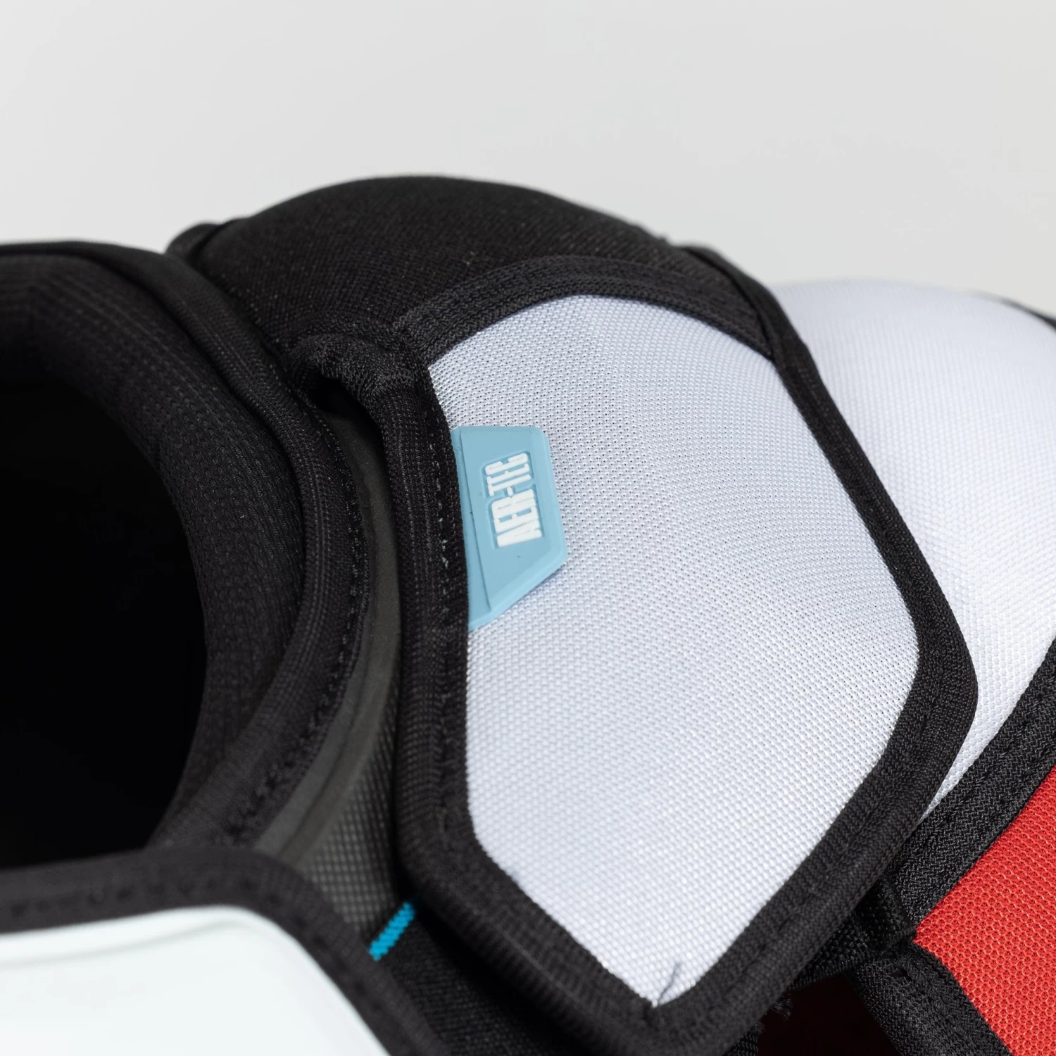 CCM Jetspeed FT6 Junior Hockey Shoulder Pads 7 CCM Jetspeed FT6 Junior Hockey Shoulder Pads - Image 7