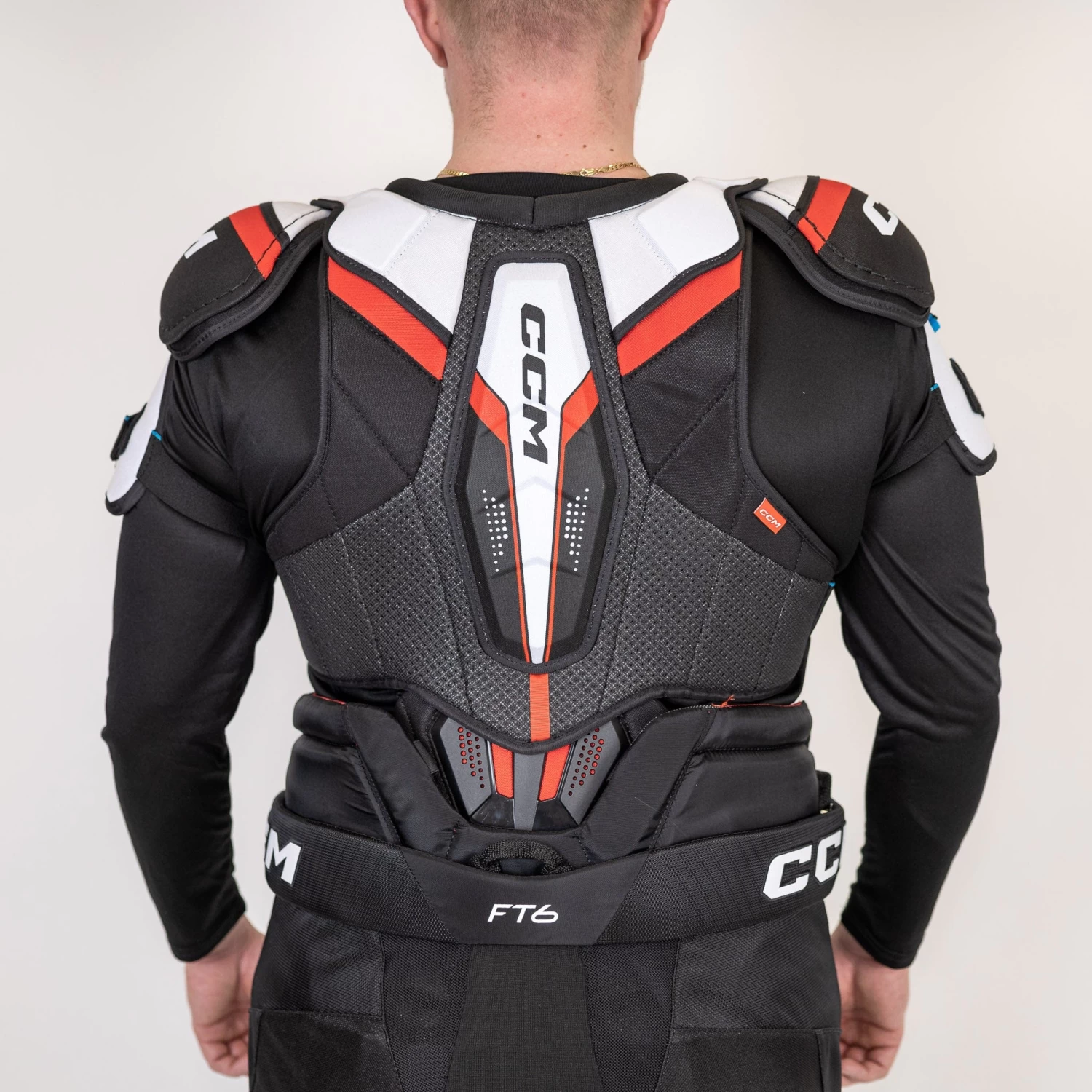 CCM Jetspeed FT680 Senior Hockey Shoulder Pads 5 CCM Jetspeed FT680 Senior Hockey Shoulder Pads - Image 5