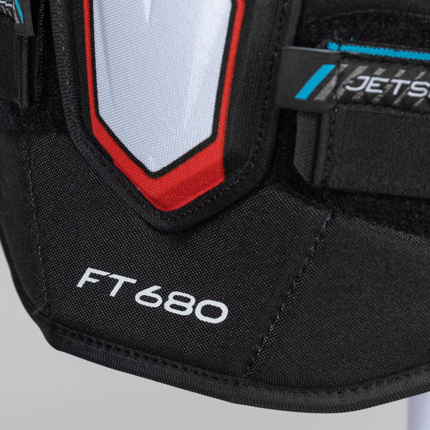 CCM Jetspeed FT680 Senior Hockey Shoulder Pads 4 CCM Jetspeed FT680 Senior Hockey Shoulder Pads - Image 4