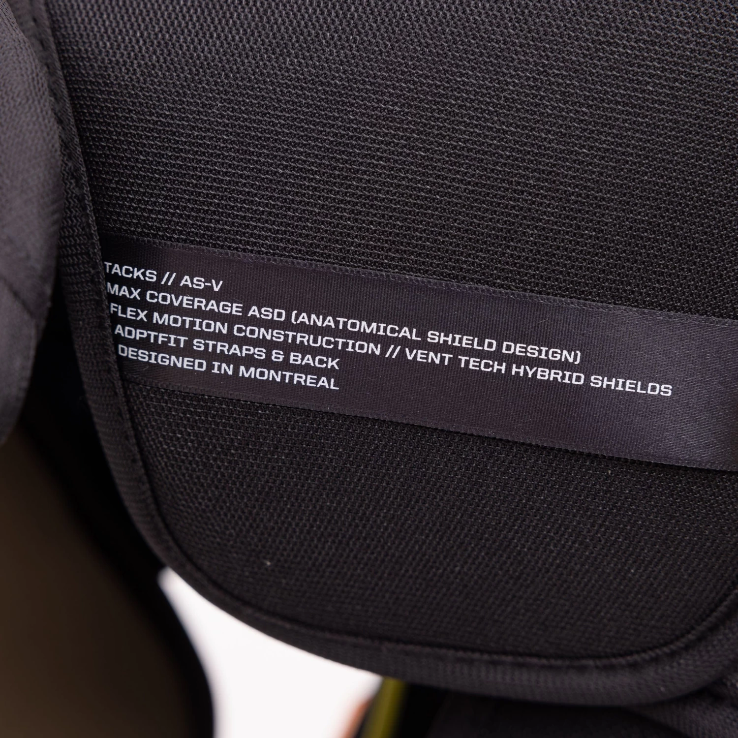 CCM Tacks AS-V Senior Hockey Shoulder Pads 5 CCM Tacks AS-V Senior Hockey Shoulder Pads - Image 5