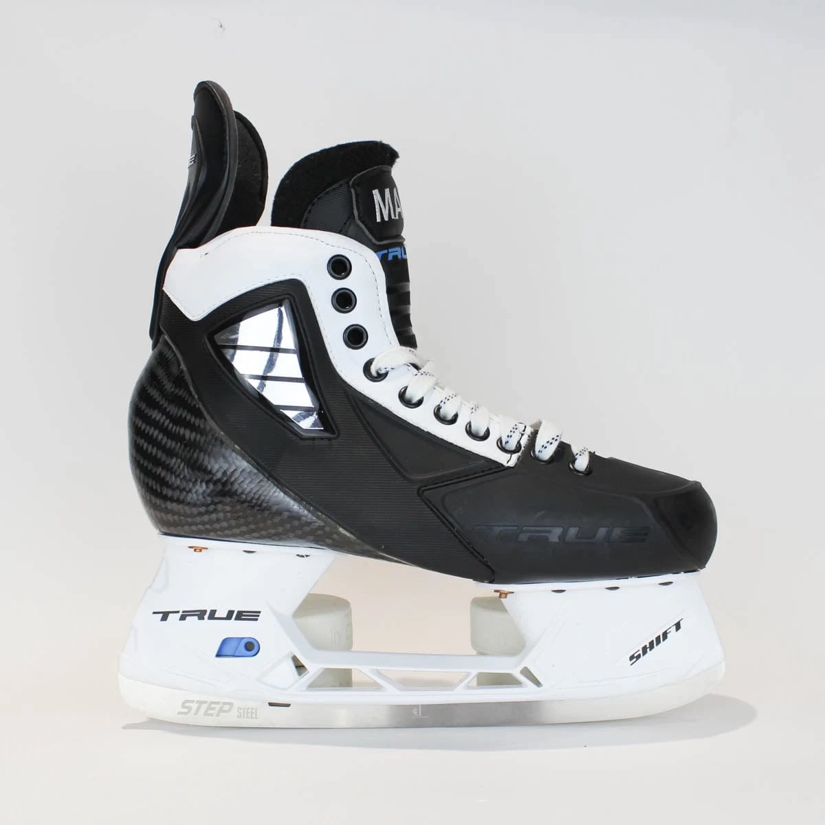 TRUE Player Senior Hockey Skates - Pro Stock - Shift Holder - White Side - "MAX/BAX" - Size 8 1 TRUE Player Senior Hockey Skates - Pro Stock - Shift Holder - White Side - "MAX/BAX" - Size 8