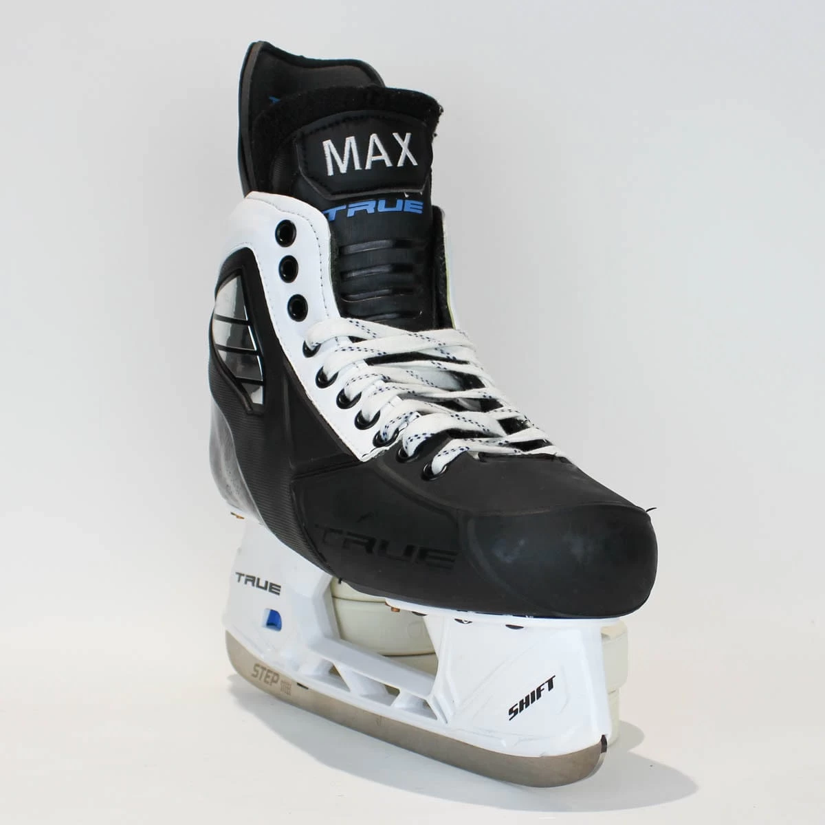 TRUE Player Senior Hockey Skates - Pro Stock - Shift Holder - White Side - "MAX/BAX" - Size 8 4 TRUE Player Senior Hockey Skates - Pro Stock - Shift Holder - White Side - "MAX/BAX" - Size 8 - Image 4