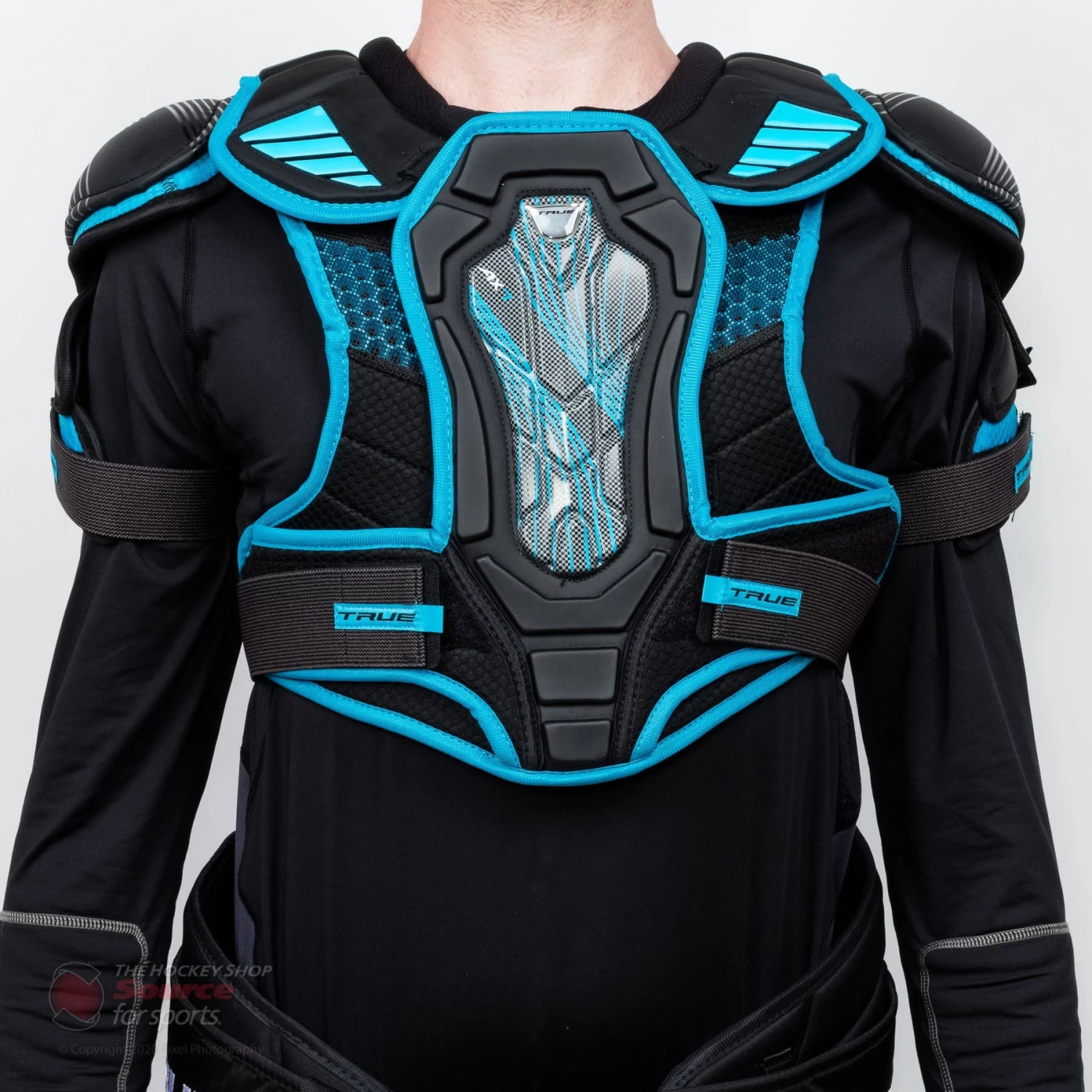 TRUE AX7 Senior Hockey Shoulder Pads 3 TRUE AX7 Senior Hockey Shoulder Pads - Image 3