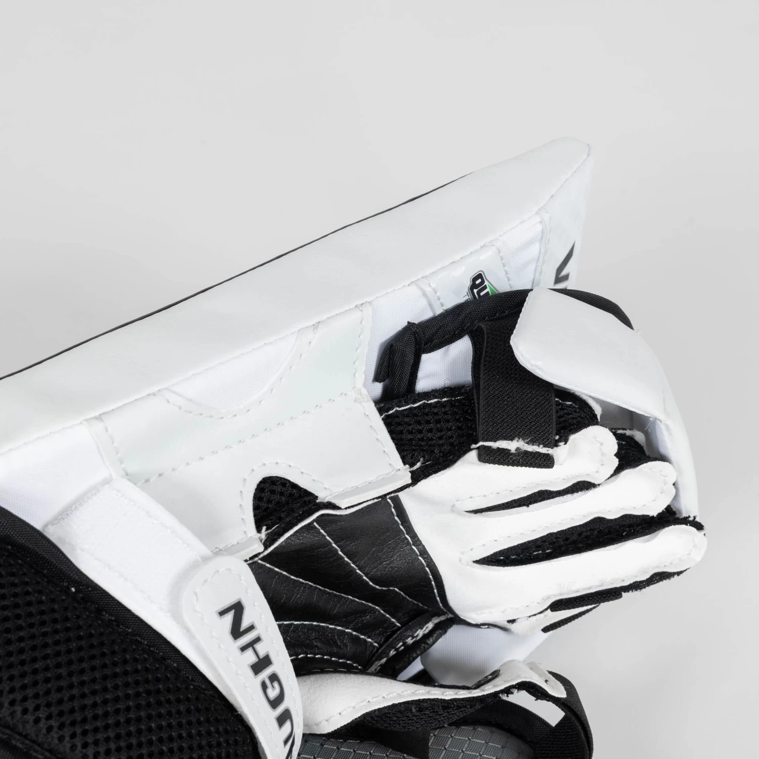 Vaughn Ventus SLR3 Youth Goalie Blocker 4 Vaughn Ventus SLR3 Youth Goalie Blocker - Image 4