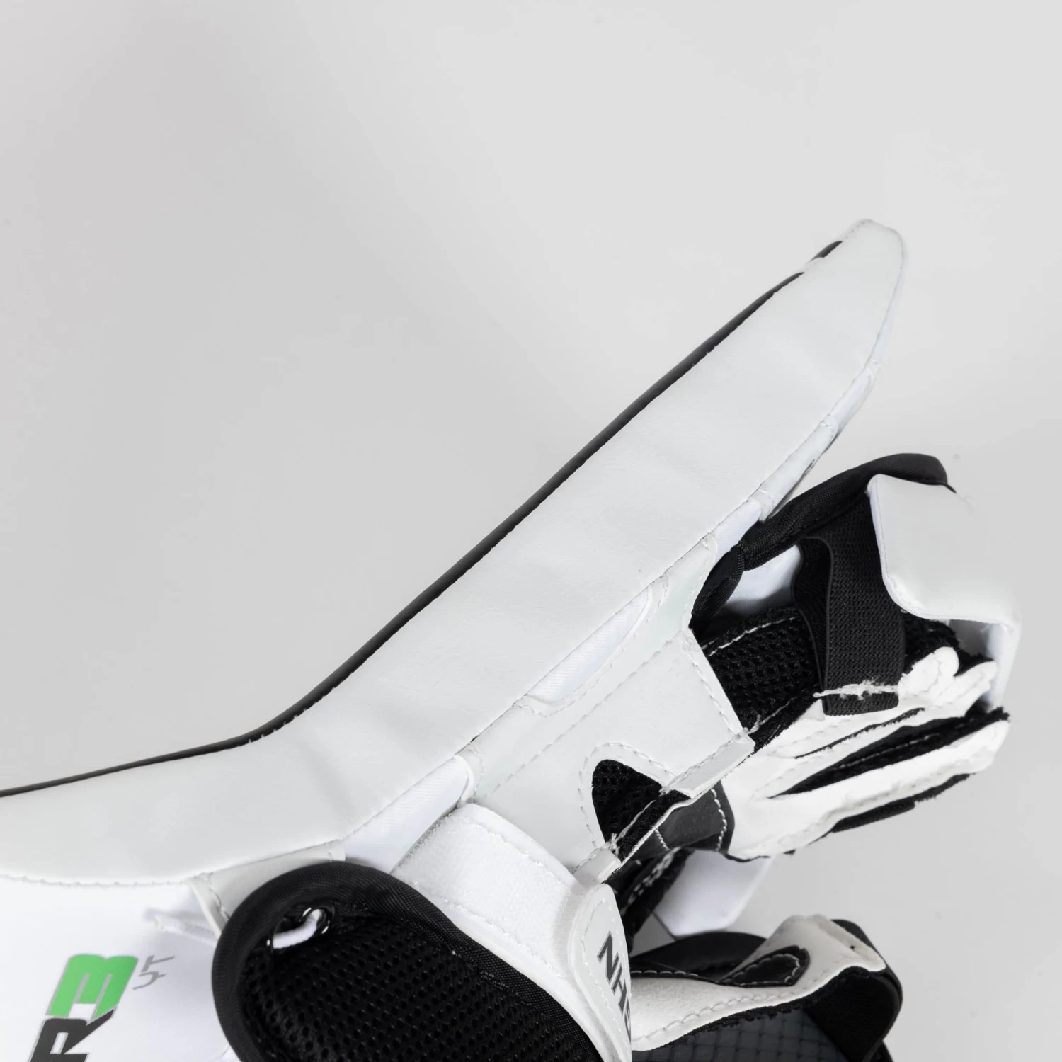 Vaughn Ventus SLR3 Youth Goalie Blocker 12 Vaughn Ventus SLR3 Youth Goalie Blocker - Image 12