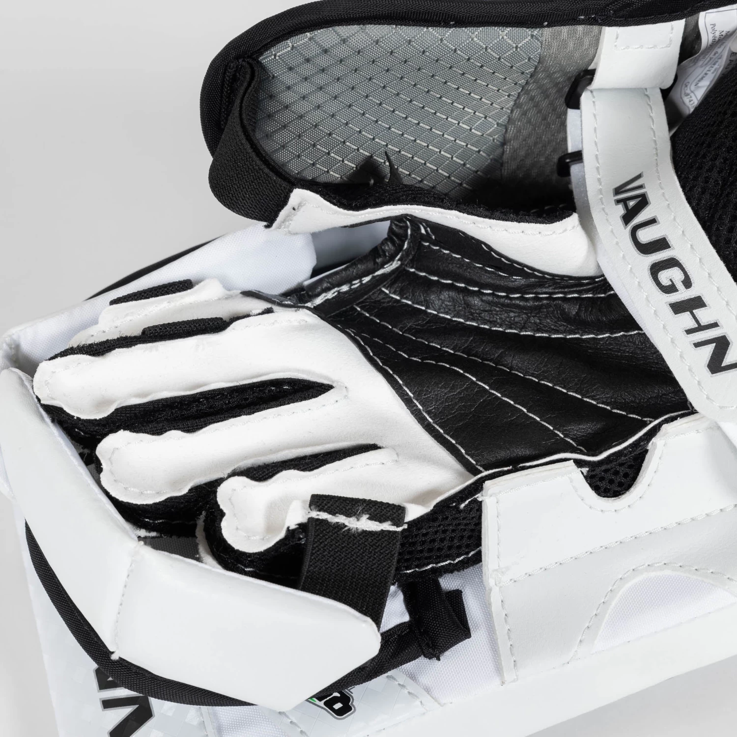 Vaughn Ventus SLR3 Youth Goalie Blocker 7 Vaughn Ventus SLR3 Youth Goalie Blocker - Image 7