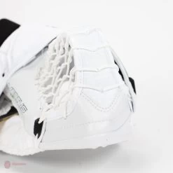 Vaughn Ventus SLR2-ST Pro Carbon Senior Goalie Catcher -Hockey Shop vaughn catchers vaughn ventus slr2 st pro carbon senior goalie catcher 5670463373378