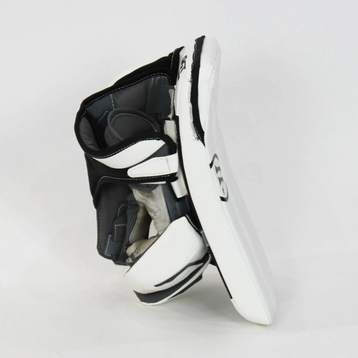 Warrior Ritual GT Intermediate Goalie Blocker - Demo A 4 Warrior Ritual GT Intermediate Goalie Blocker - Demo A - Image 4